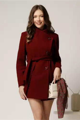 Palton scurt bordo din stofa cu nasturi si cordon