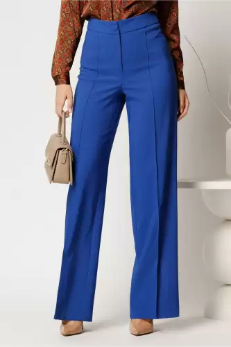 Pantaloni albastri din stofa evazati cu dunga