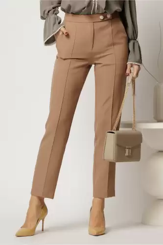 Pantaloni DY Fashion bej conici din stofa cu nasturi eleganti