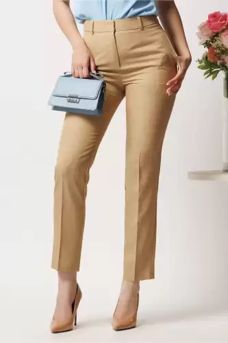 Pantaloni DY Fashion bej din stofa conici cu dunga si buzunare