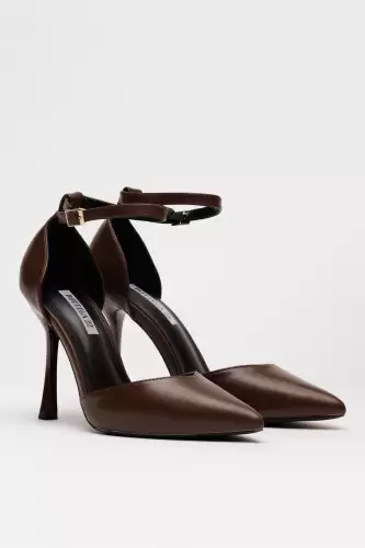 Pantofi eleganti maro din piele ecologica cu bareta