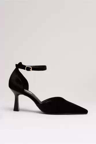 Pantofi eleganti negri cu aspect rafinat