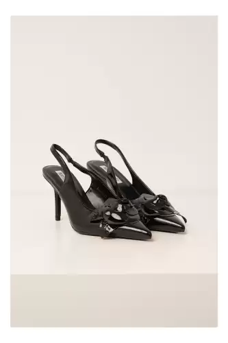 Pantofi negri din piele ecologica cu floare mai pe varf