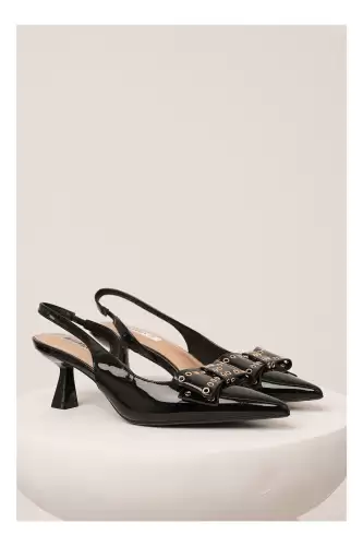 Pantofi negri din piele ecologica lacuita cu funda si capse