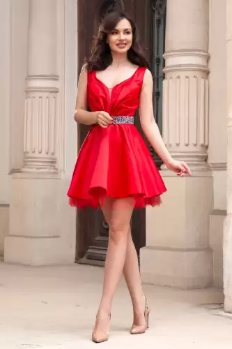 Rochie de ocazie rosie in clos din tafta Urania cu volan din tulle