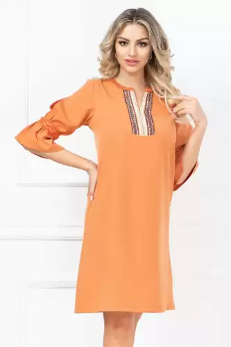 Rochie de zi traditionala caramizie cu volan la maneca