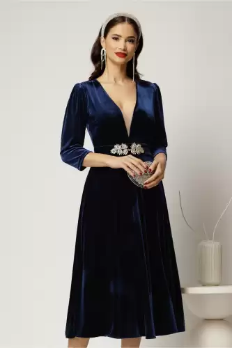 Rochie DY Fashion bleumarin din catifea cu decolteu adanc si cordon cu aplicatii