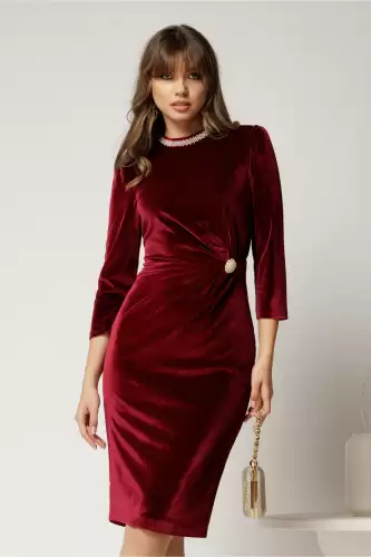 Rochie DY Fashion bordo din catifea cu perle la guler si brosa eleganta