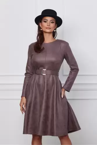 Rochie Dy Fashion maro din piele intoarsa ecologica cu o curea in talie