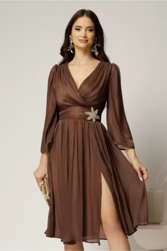 Rochie DY Fashion maro din voal cu pelicula decolteu petrecut si detaliu pe talie