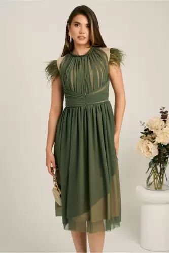 Rochie DY Fashion midi din tull verde olive in clos cu pene la umeri