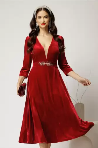 Rochie DY Fashion rosie din catifea cu decolteu adanc si cordon cu aplicatii