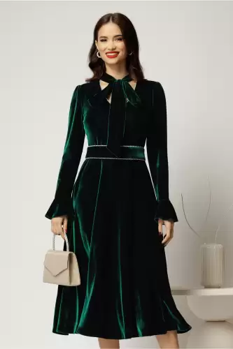 Rochie DY Fashion verde din catifea cu perlute la decolteu si cordon detasabil