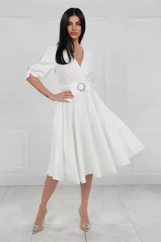 Rochie eleganta alba cu croiala in clos si detaliu la talie