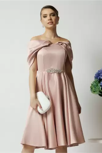 Rochie Ella Collection Jolie eleganta din tafta roz cu accesoriu metalic in talie