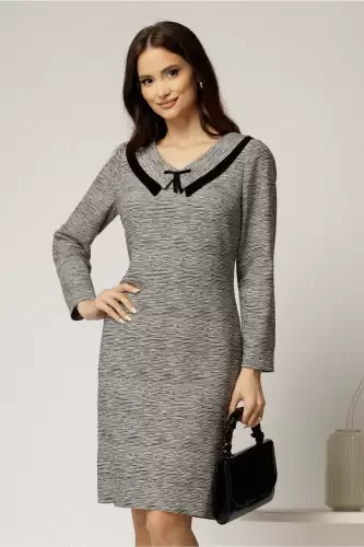 Rochie gri office cu guler dublu si insertii de catifea