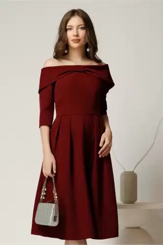 Rochie Irene midi bordo in clos cu umerii goi si funda la bust