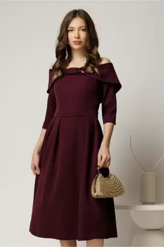 Rochie Irene midi magenta in clos cu umerii goi si funda la bust
