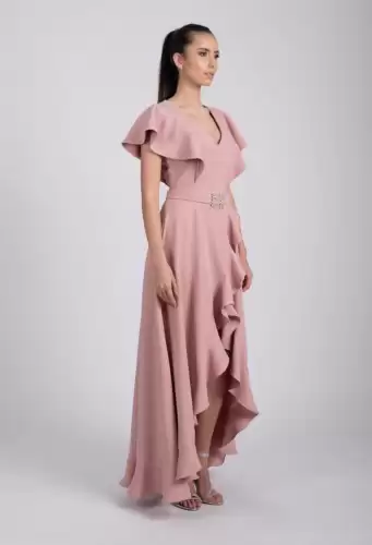 Rochie lunga cu volane de culoare roz prafuit