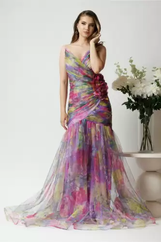 Rochie lunga de ocazie din tull mov cu imprimeuri galbene si floare maxi pe talie