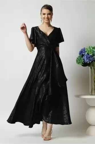 Rochie lunga eleganta din satin neagra cu model si volan
