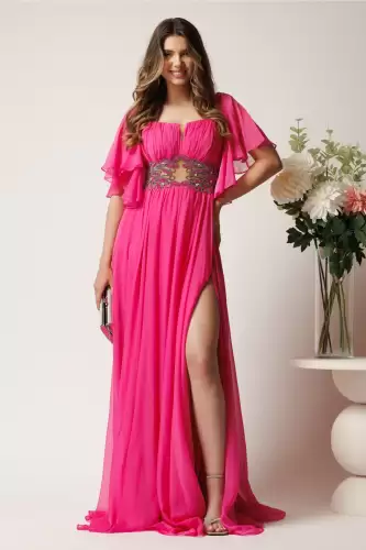 Rochie lunga fucsia din voal in clos cu strasuri si tull in talie