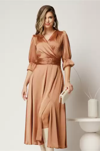 Rochie midi bej de ocazie din voal cu crapatura pe picior