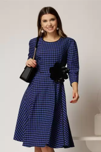 Rochie midi din stofa carou albastru si finisaje negre