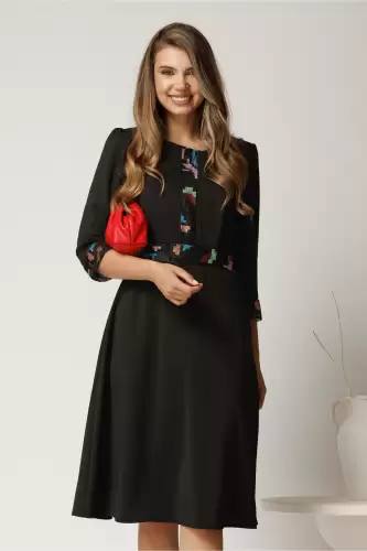 Rochie midi Laura neagra din stofa cu broderie geometrica