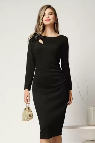 Rochie midi neagra conica din lurex cu decupaj si floare la bust