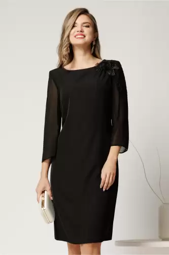 Rochie midi neagra de ocazie din triplu voal cu detalii la umar
