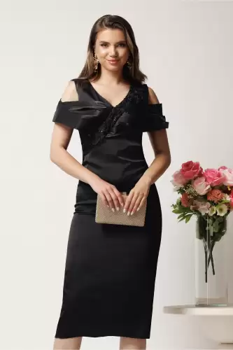 Rochie midi neagra din satin cu paiete la bust si manecute lasate pe umeri- Leonard Collection