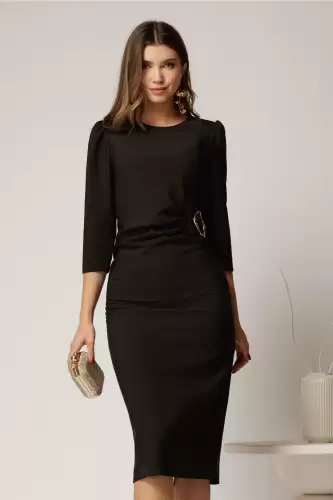 Rochie midi neagra eleganta cu accesoriu pe talie si pliuri