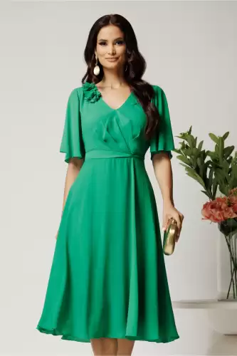 Rochie midi verde din voal in clos cu flori la decolteu