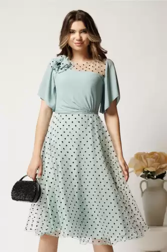 Rochie midi verde mint din voal in clos cu buline catifelate si floare pe bust- Viada