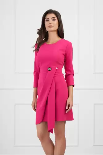 Rochie Oana fucsia cu brosa in talie si fusta petrecuta