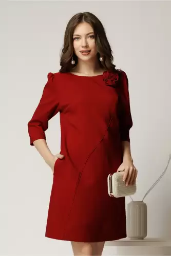 Rochie office din stofa bordo cu floare pe umar