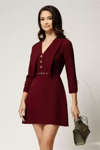 Rochie scurta bordo din stofa cu guler maxi ascutit si curea in talie