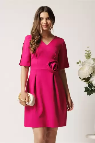 Rochie scurta fucsia din stofa cu trandafir si pliuri in talie- Moze