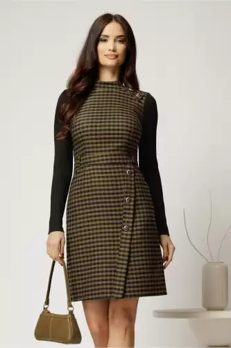 Rochie scurta in carouri kaki cu nasturi pe fusta