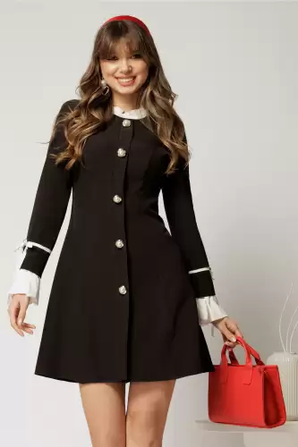 Rochie scurta neagra cu croi in clini si mansete si guler incretit