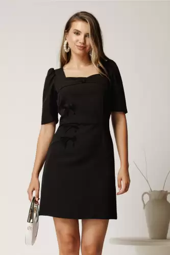 Rochie scurta neagra din stofa cu fundite