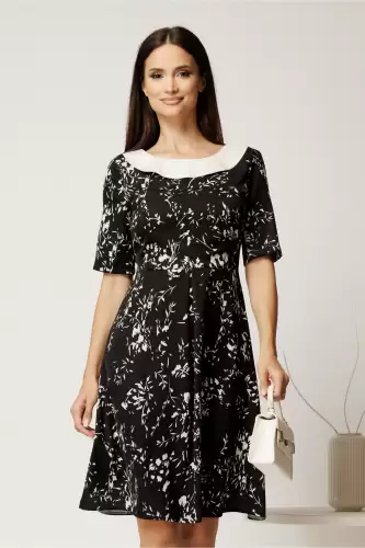 Rochie scurta neagra din triplu voal cu imprimeu alb si curea in talie