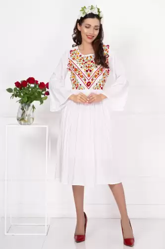 Rochie traditionala alba Malina din vascoza cu flori delicate brodate