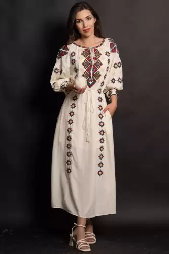 Rochie traditionala crem Coralia cu broderie cu simbolul rombului