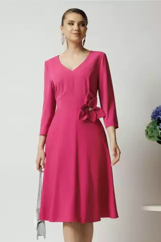 Rochie Viada din triplu voal fucsia cu floare maxi in talie