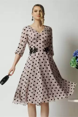 Rochie Viada din voal bej cu buline si dantela in talie