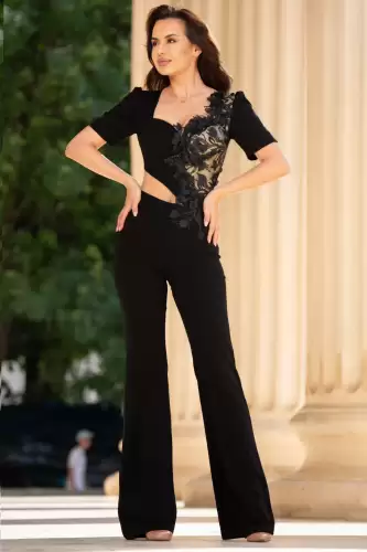 Salopeta eleganta neagra cu pantaloni evazati si flori 3D