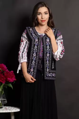 Vesta traditionala Carmela neagra cu broderie florala