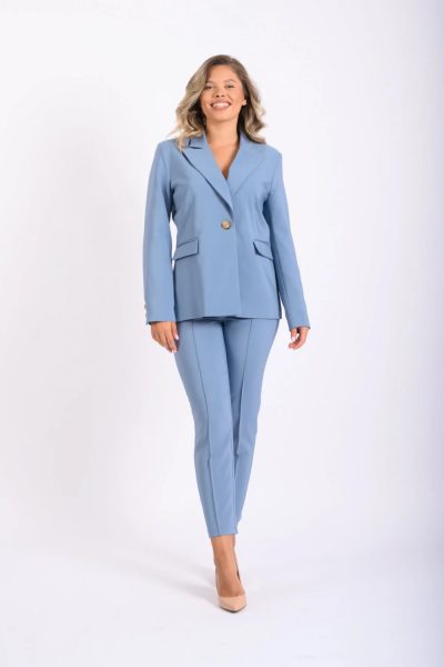 Compleu elegant format din doua piese cu sacou scurt cu design deosebit